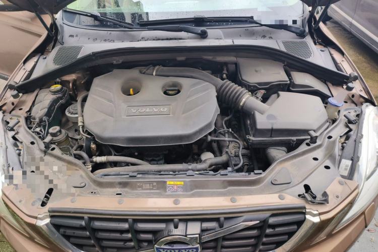 Used Volvo XC60 2011 2.0T Zhiya Edition Engine Bay