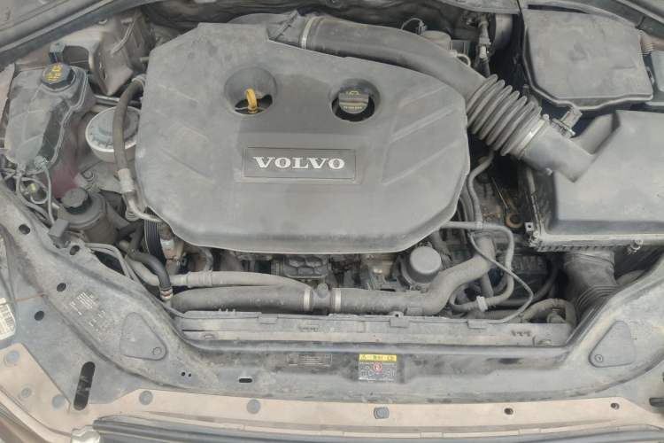 Used Volvo XC60 2011 2.0T Zhiya Edition Engine Bay