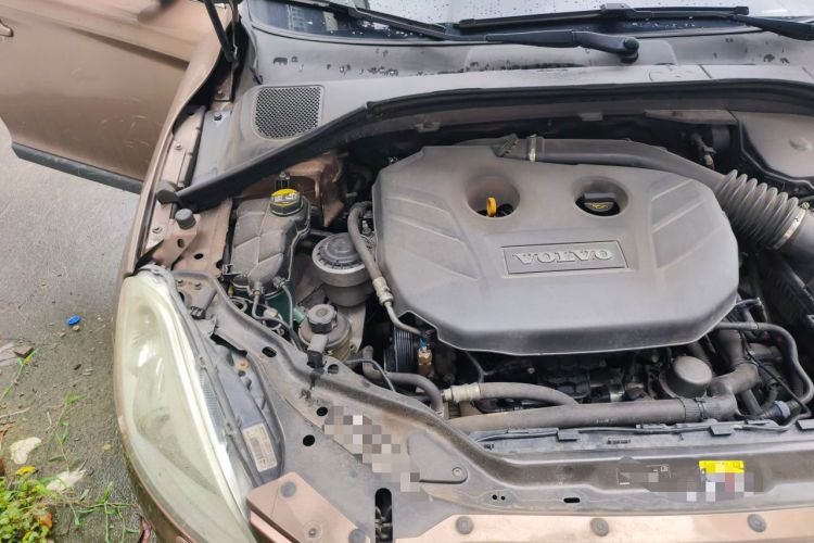 Used Volvo XC60 2011 2.0T Zhiya Edition Engine Bay Right