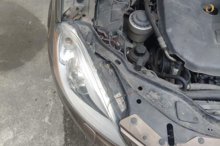 Used Volvo XC60 2011 2.0T Zhiya Edition Engine Bay Right