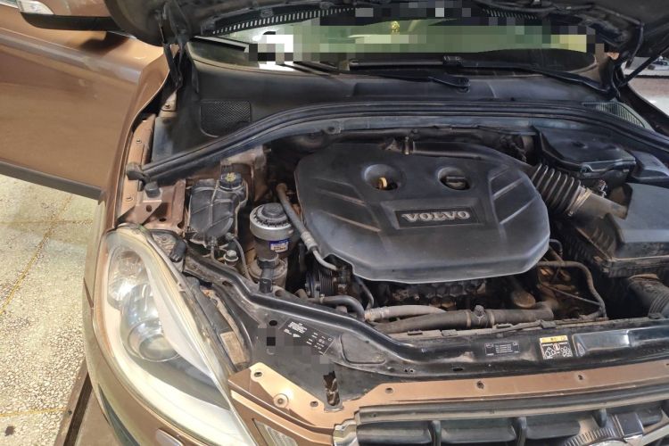 Used Volvo XC60 2011 2.0T Zhiya Edition Engine Bay Right