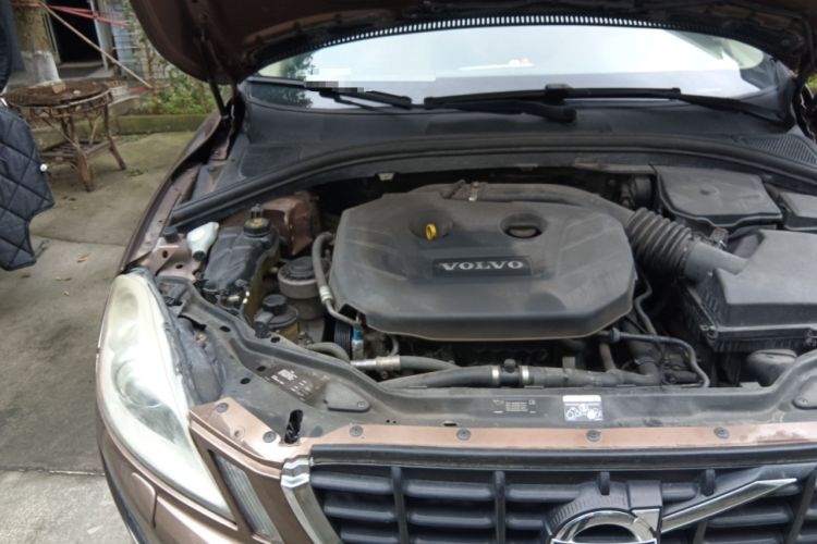 Used Volvo XC60 2011 2.0T ZhiZun Edition Engine Bay Right
