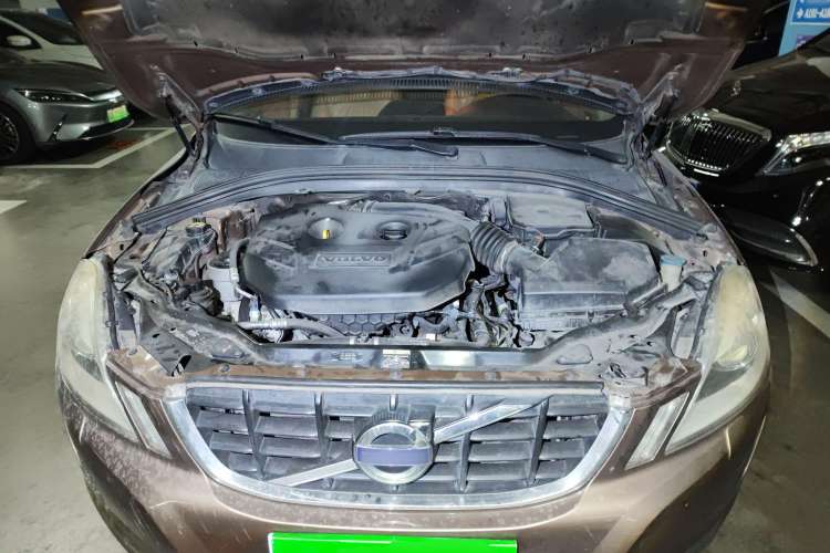 Used Volvo XC60 2011 2.0T Zhiya Edition Engine Bay