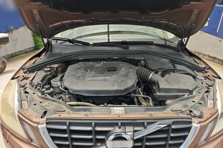 Used Volvo XC60 2011 2.0T Zhiya Edition Engine Bay