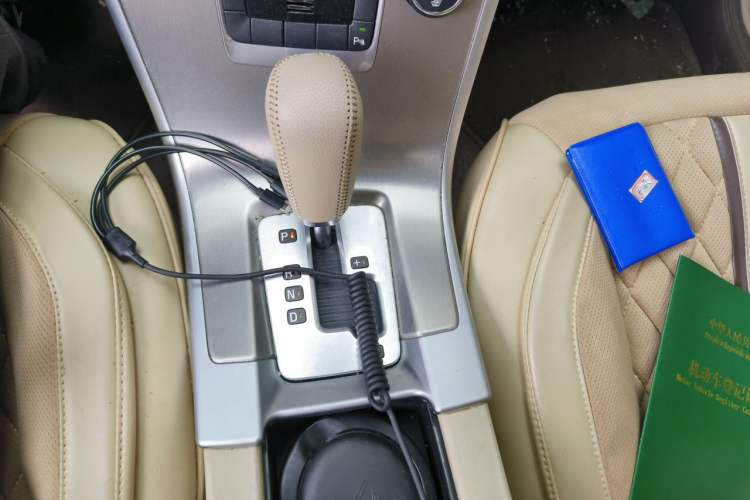 Used Volvo XC60 2011 2.0T Zhiya Edition Gear Lever