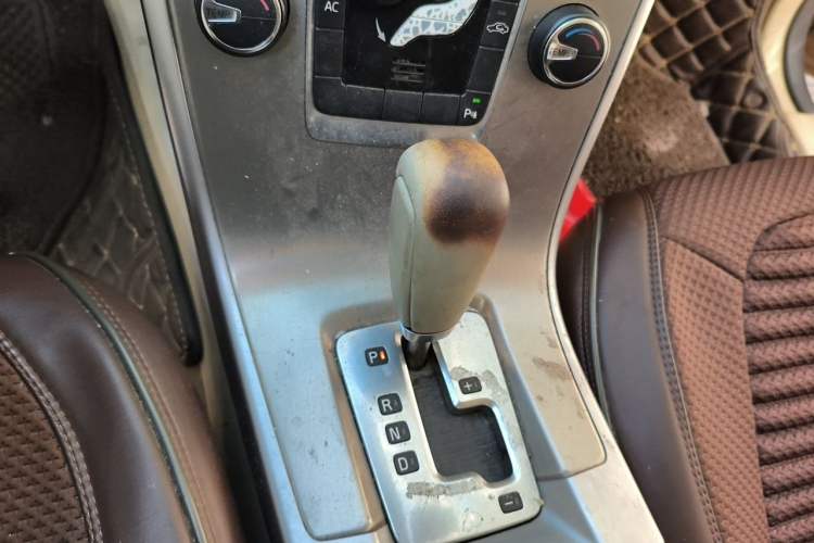 Used Volvo XC60 2011 2.0T Comfort Edition Gear Lever