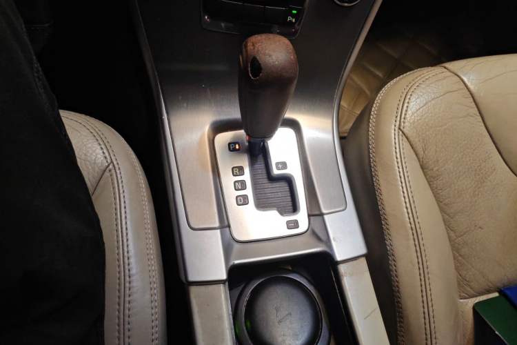 Used Volvo XC60 2011 2.0T Zhiya Edition Gear Lever