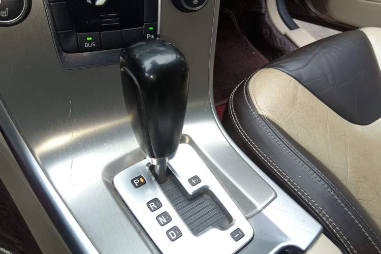 Used Volvo XC60 2011 2.0T ZhiZun Edition Gear Lever