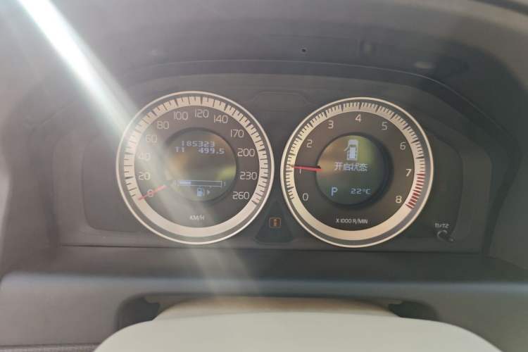 Used Volvo XC60 2011 2.0T Zhiya Edition Instrument Cluster
