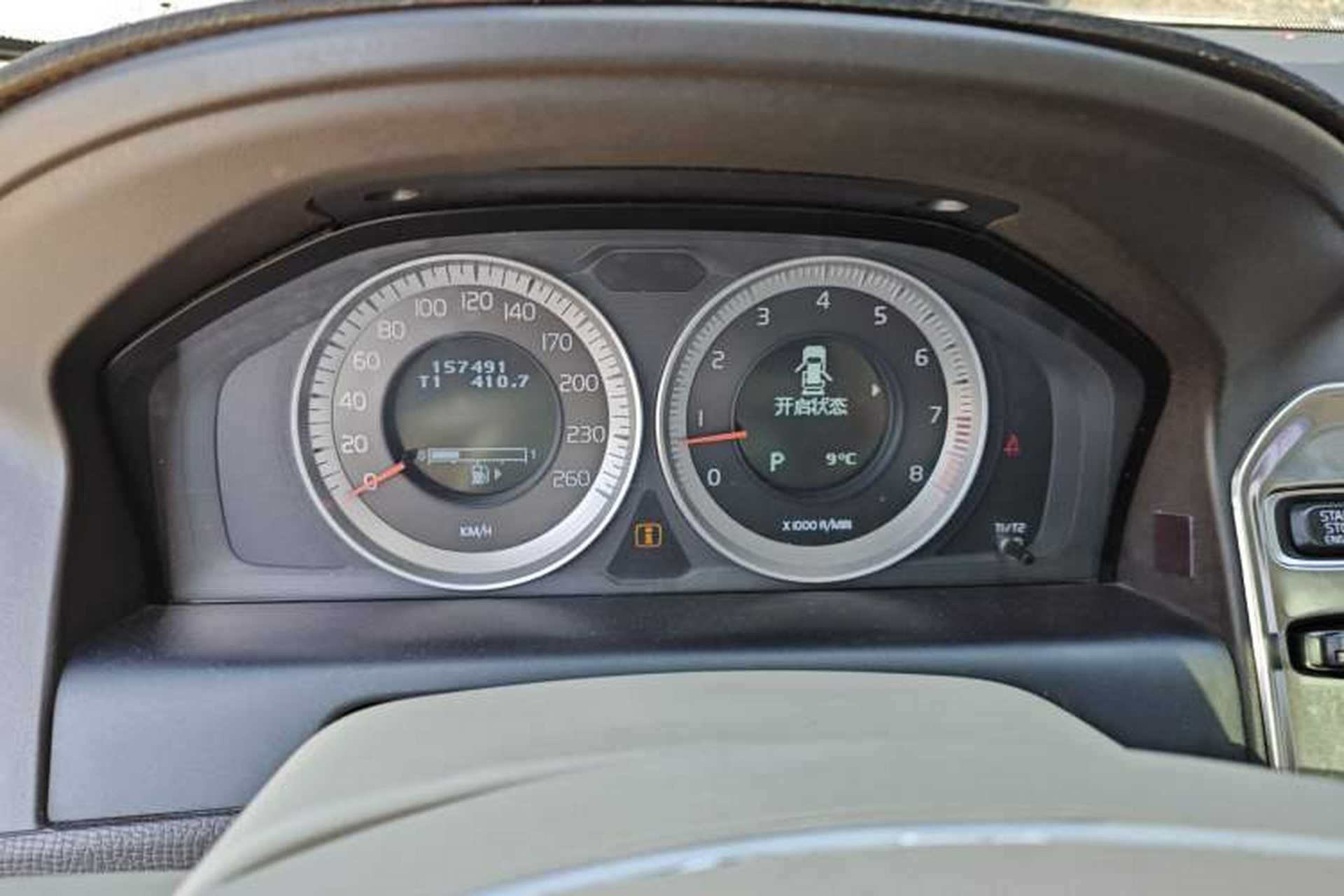 Used Volvo XC60 2011 2.0T Zhiya Edition Instrument Cluster