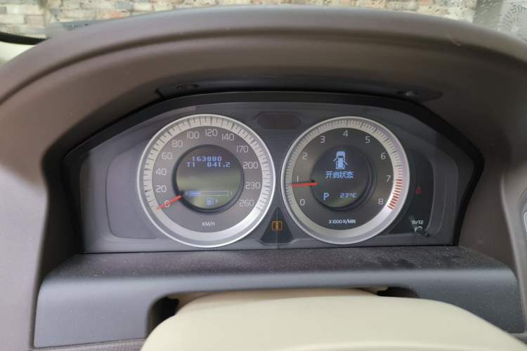Used Volvo XC60 2011 2.0T Zhiya Edition Instrument Cluster