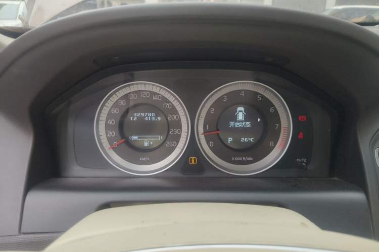 Used Volvo XC60 2011 2.0T Zhiya Edition Instrument Cluster