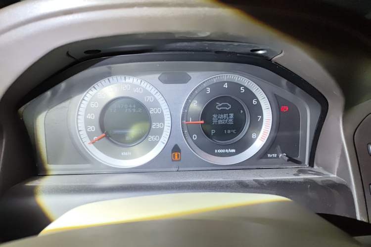 Used Volvo XC60 2011 2.0T Zhiya Edition Instrument Cluster