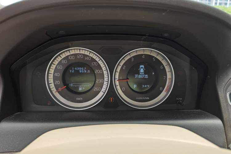 Used Volvo XC60 2011 2.0T Zhiya Edition Instrument Cluster