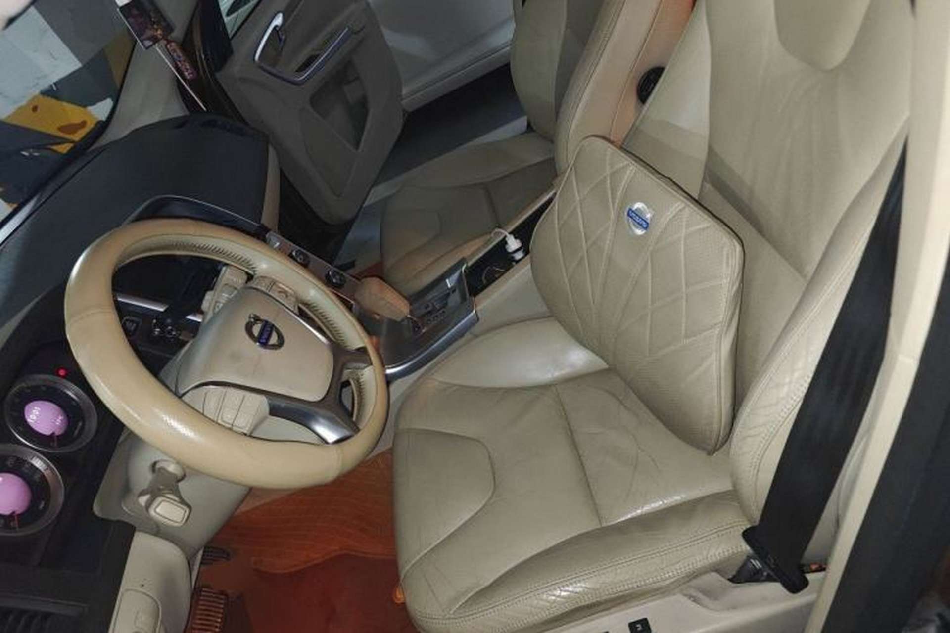 Used Volvo XC60 2011 2.0T Zhiya Edition Left Front Seat
