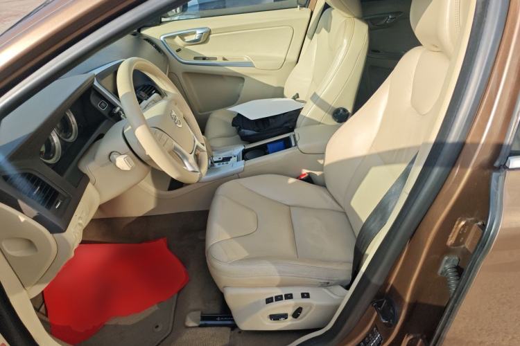 Used Volvo XC60 2011 2.0T Zhiya Edition Left Front Seat