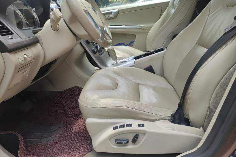 Used Volvo XC60 2011 2.0T Zhiya Edition Left Front Seat