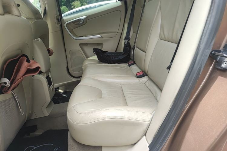 Used Volvo XC60 2011 2.0T Zhiya Edition Left Rear Seat
