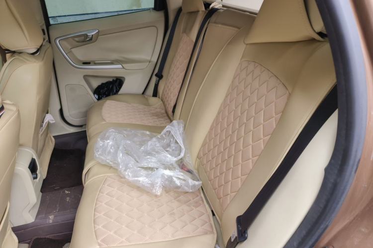 Used Volvo XC60 2011 2.0T Zhiya Edition Left Rear Seat