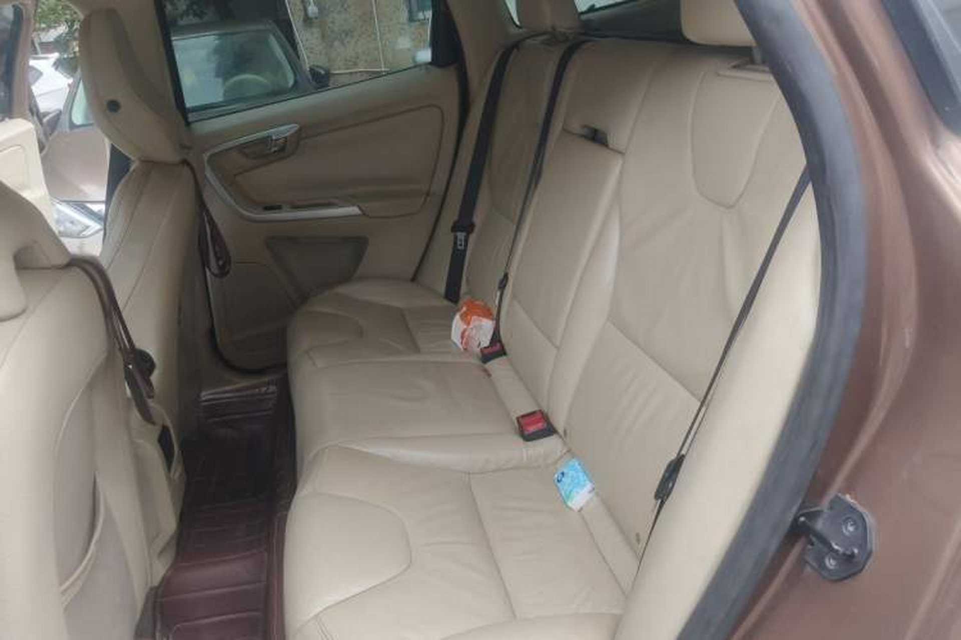 Used Volvo XC60 2011 2.0T Zhiya Edition Left Rear Seat