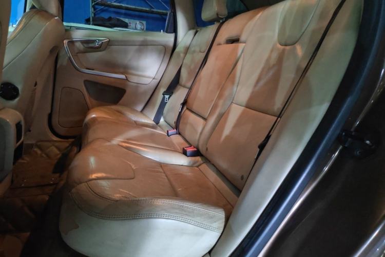 Used Volvo XC60 2011 2.0T Zhiya Edition Left Rear Seat