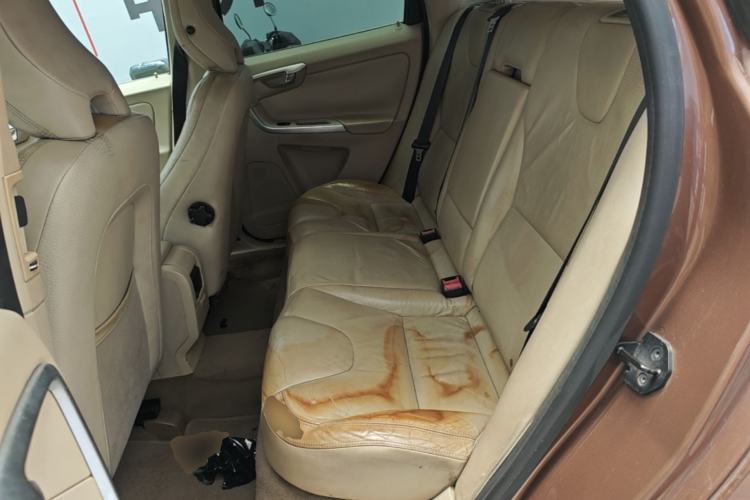 Used Volvo XC60 2011 2.0T Zhiya Edition Left Rear Seat