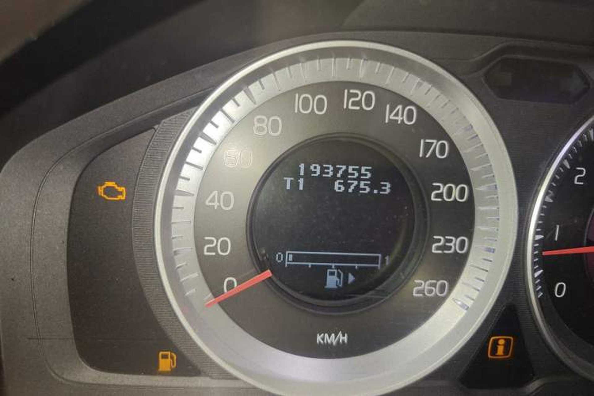 Used Volvo XC60 2011 2.0T Zhiya Edition Odometer Close Up