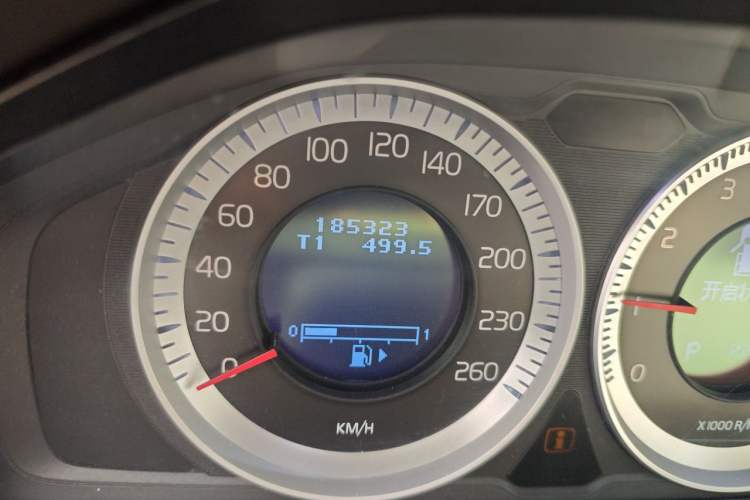 Used Volvo XC60 2011 2.0T Zhiya Edition Odometer Close Up
