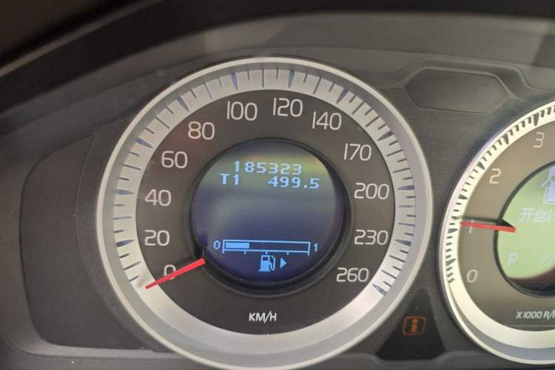 Used Volvo XC60 2011 2.0T Zhiya Edition Odometer Close Up