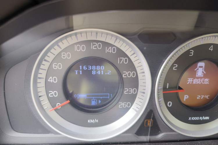 Used Volvo XC60 2011 2.0T Zhiya Edition Odometer Close Up