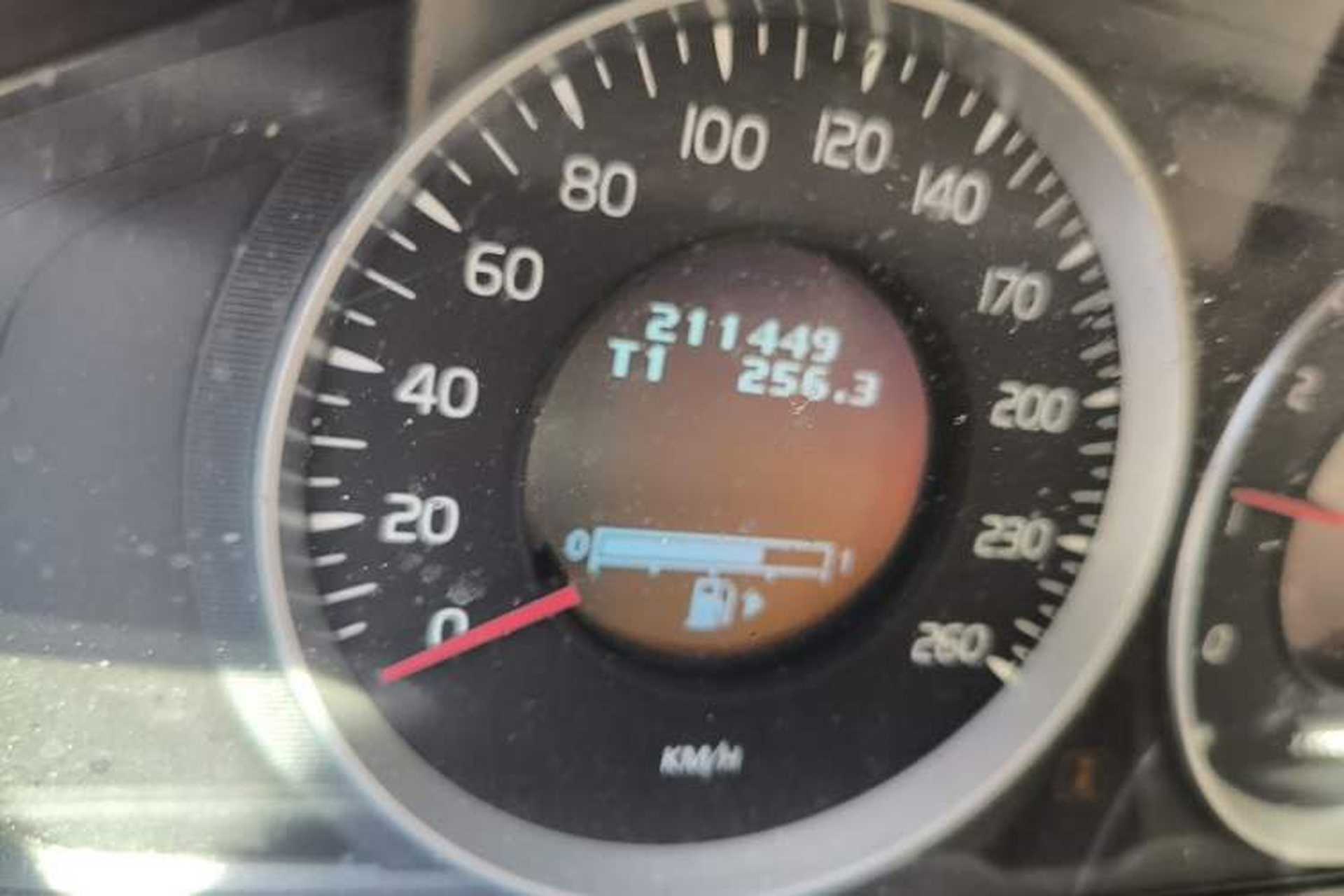 Used Volvo XC60 2011 2.0T Comfort Edition Odometer Close Up