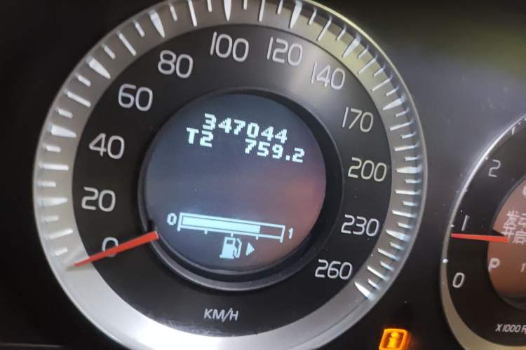 Used Volvo XC60 2011 2.0T Zhiya Edition Odometer Close Up