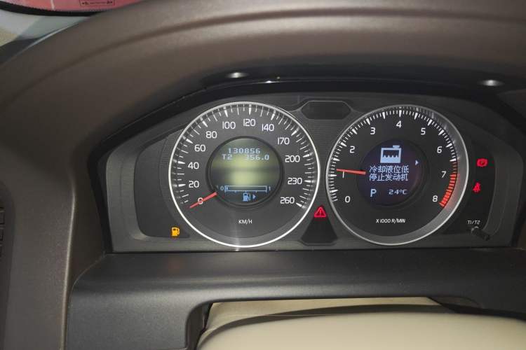 Used Volvo XC60 2011 2.0T Comfort Edition Odometer Close Up