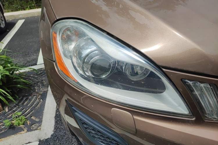 Used Volvo XC60 2011 2.0T Zhiya Edition Right Front Headlight
