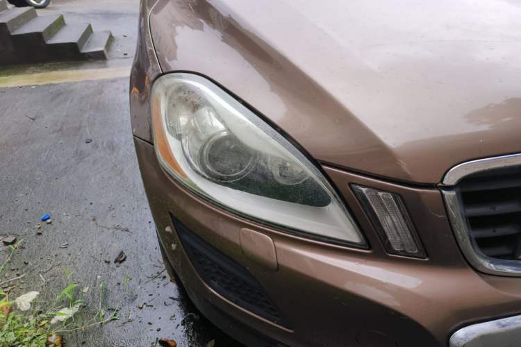 Used Volvo XC60 2011 2.0T Zhiya Edition Right Front Headlight