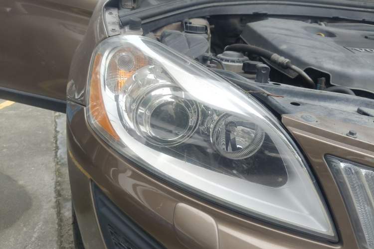Used Volvo XC60 2011 2.0T Zhiya Edition Right Front Headlight