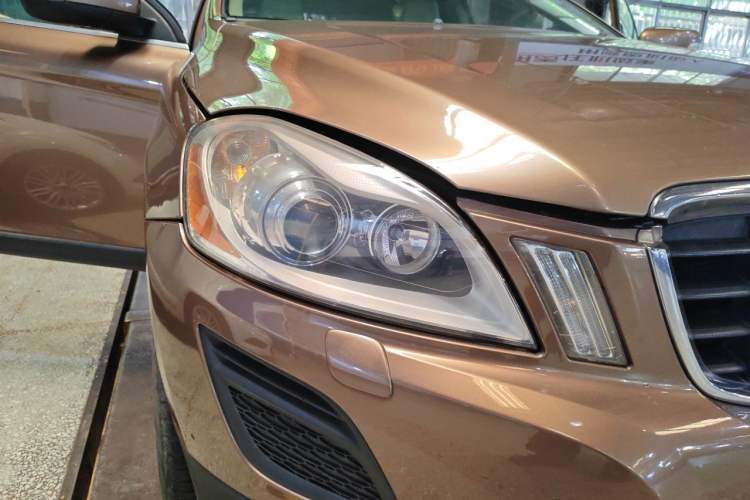 Used Volvo XC60 2011 2.0T Zhiya Edition Right Front Headlight