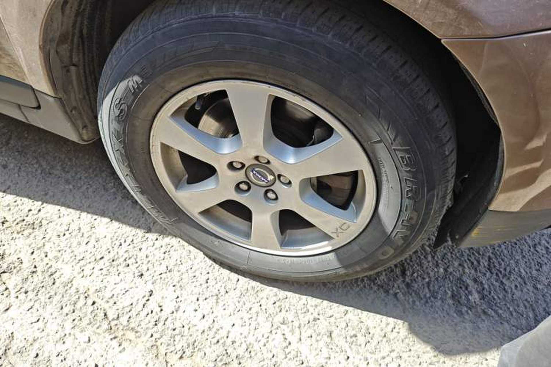 Used Volvo XC60 2011 2.0T Zhiya Edition Right Front Wheel Hub