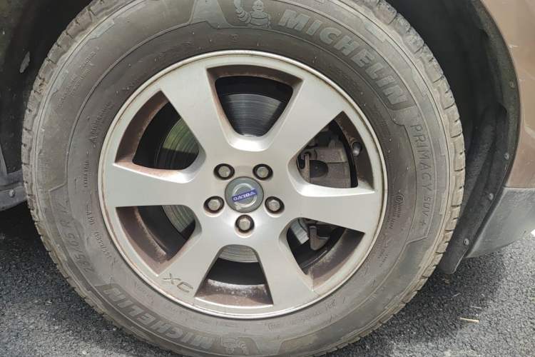 Used Volvo XC60 2011 2.0T Zhiya Edition Right Front Wheel Hub