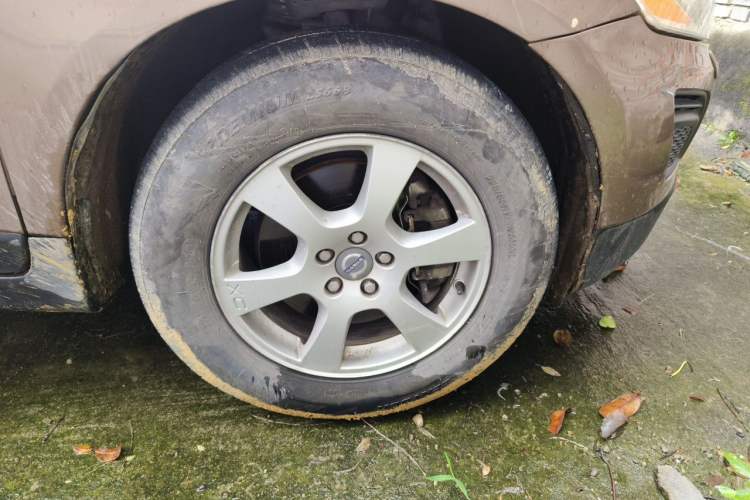 Used Volvo XC60 2011 2.0T Zhiya Edition Right Front Wheel Hub