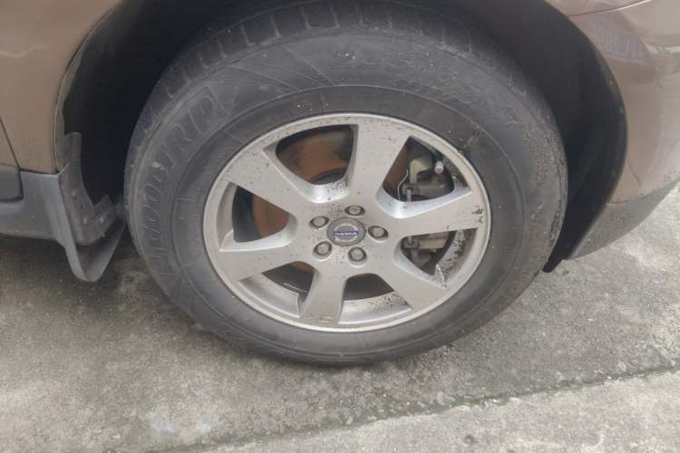 Used Volvo XC60 2011 2.0T Zhiya Edition Right Front Wheel Hub
