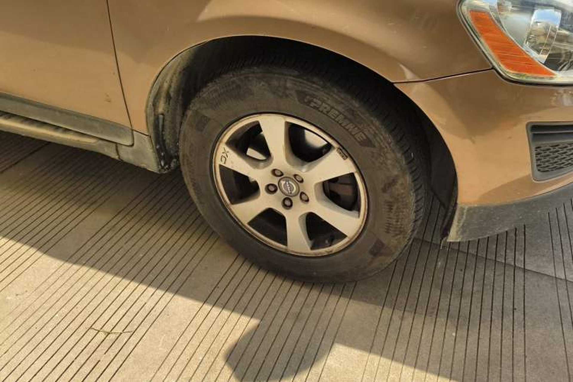 Used Volvo XC60 2011 2.0T Comfort Edition Right Front Wheel Hub