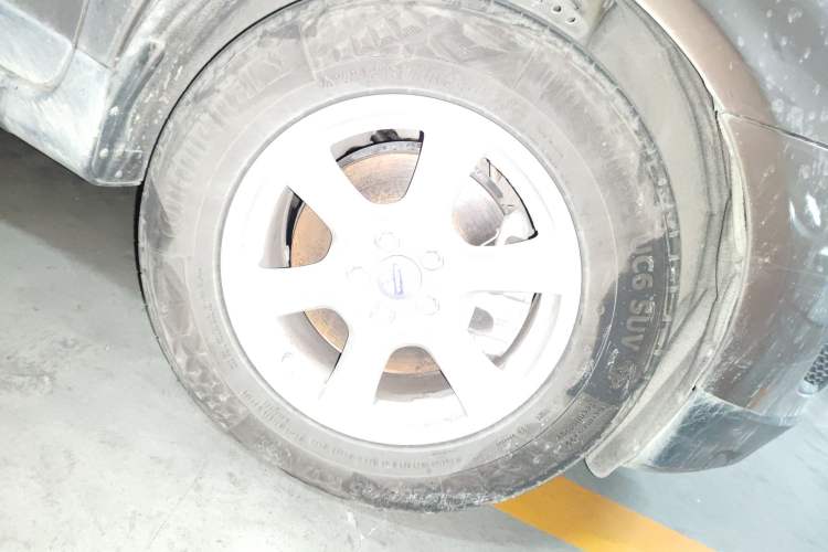 Used Volvo XC60 2011 2.0T Zhiya Edition Right Front Wheel Hub