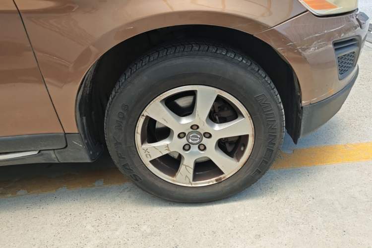 Used Volvo XC60 2011 2.0T Zhiya Edition Right Front Wheel Hub