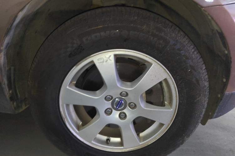 Used Volvo XC60 2011 2.0T Comfort Edition Right Front Wheel Hub