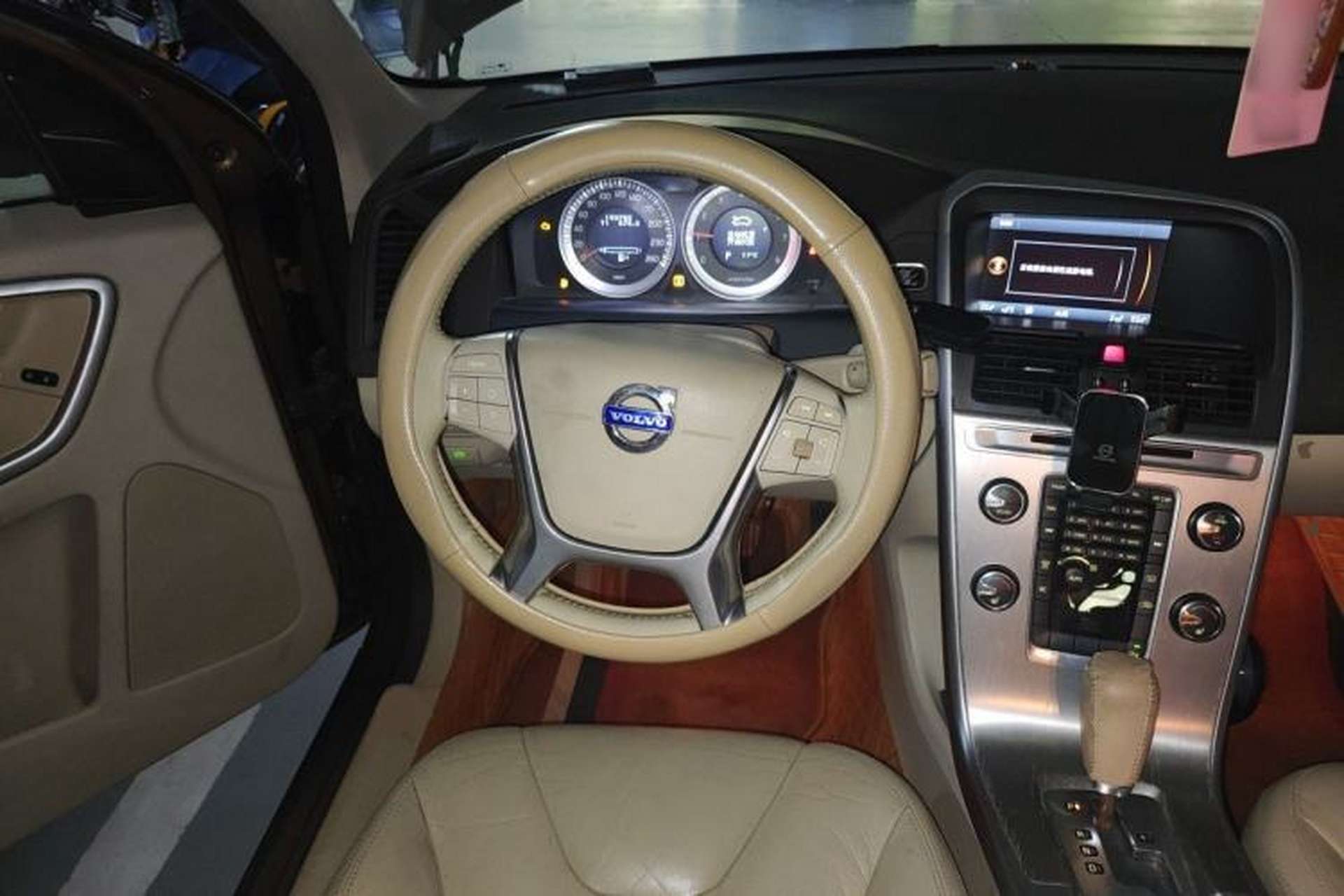 Used Volvo XC60 2011 2.0T Zhiya Edition Steering Wheel