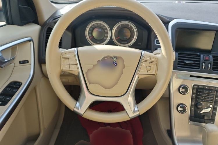 Used Volvo XC60 2011 2.0T Zhiya Edition Steering Wheel
