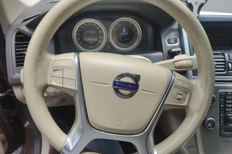 Used Volvo XC60 2011 2.0T Zhiya Edition Steering Wheel