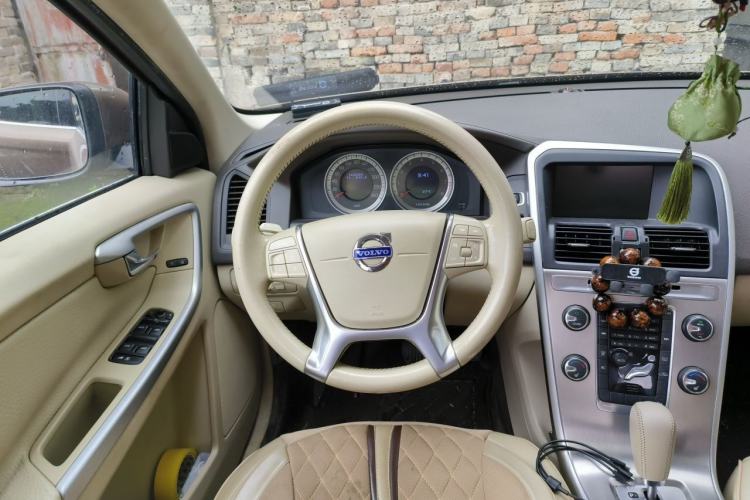Used Volvo XC60 2011 2.0T Zhiya Edition Steering Wheel