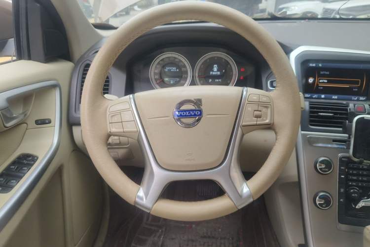Used Volvo XC60 2011 2.0T Zhiya Edition Steering Wheel